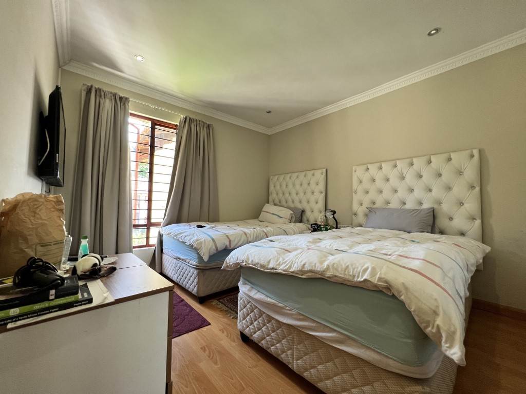 27 Bed Cluster in Rivonia photo number 28