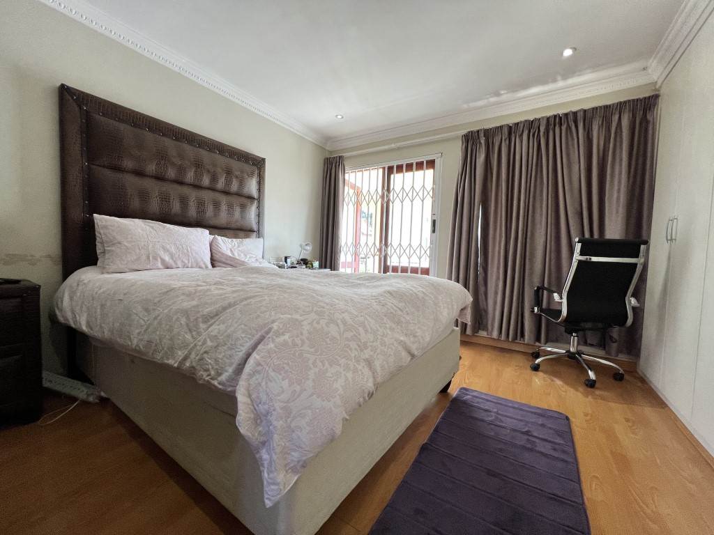 27 Bed Cluster in Rivonia photo number 20