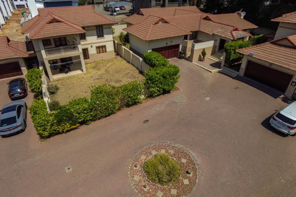 27 Bed Cluster in Rivonia photo number 1