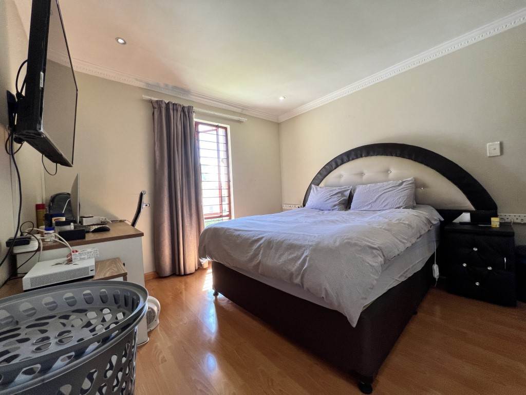 27 Bed Cluster in Rivonia photo number 27
