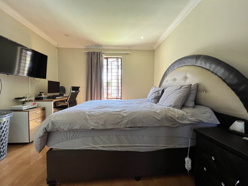 27 Bed Cluster in Rivonia photo number 26