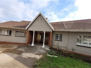 4 Bed House in Hayfields