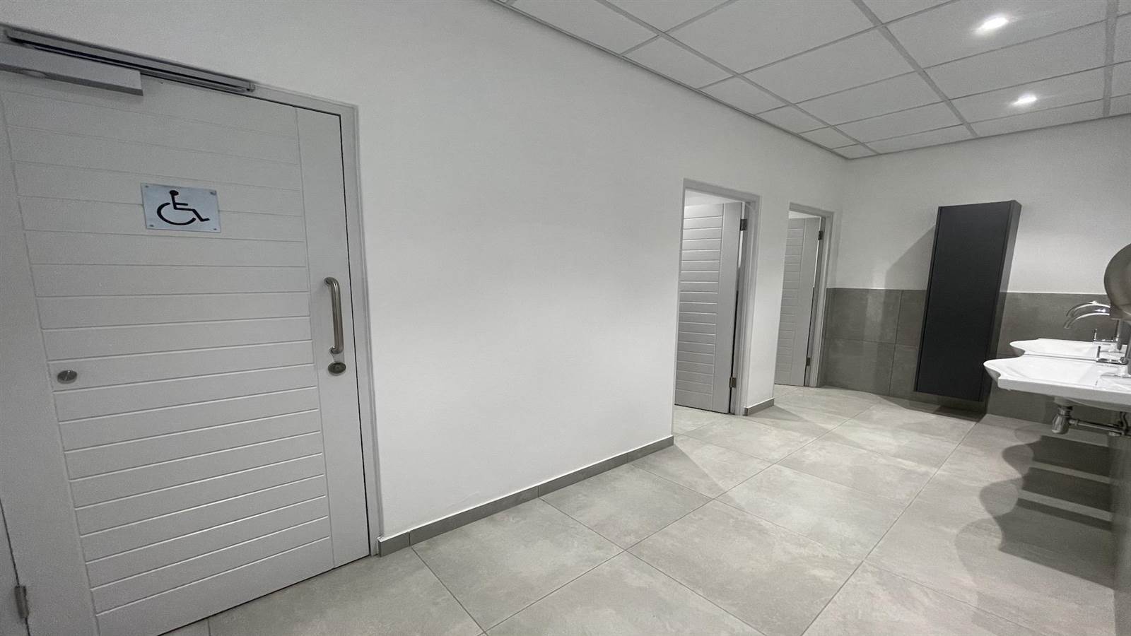 142  m² Commercial space in Durbanville Central photo number 11