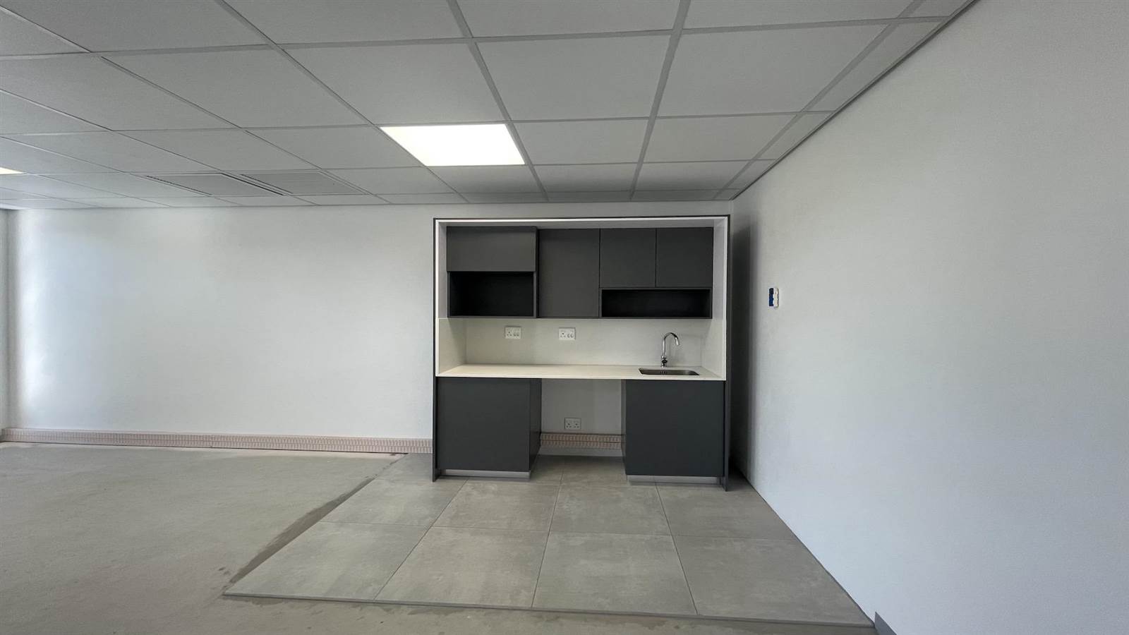 142  m² Commercial space in Durbanville Central photo number 10