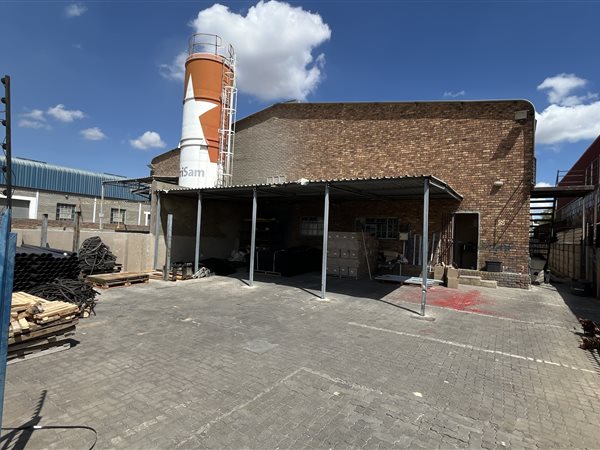 987  m² Industrial space