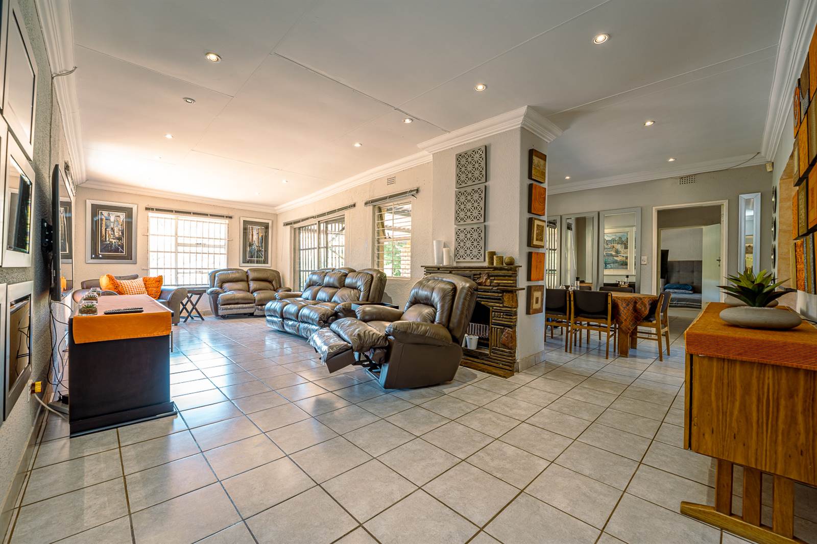 4 Bed House in Kloofendal photo number 7