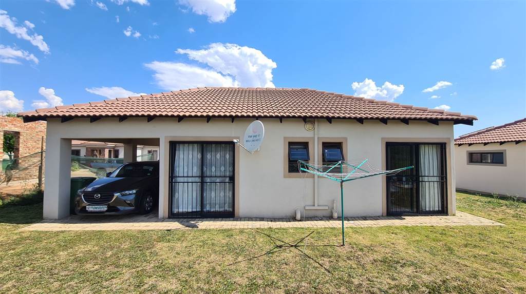 2 Bed House in Mooivallei Park photo number 2