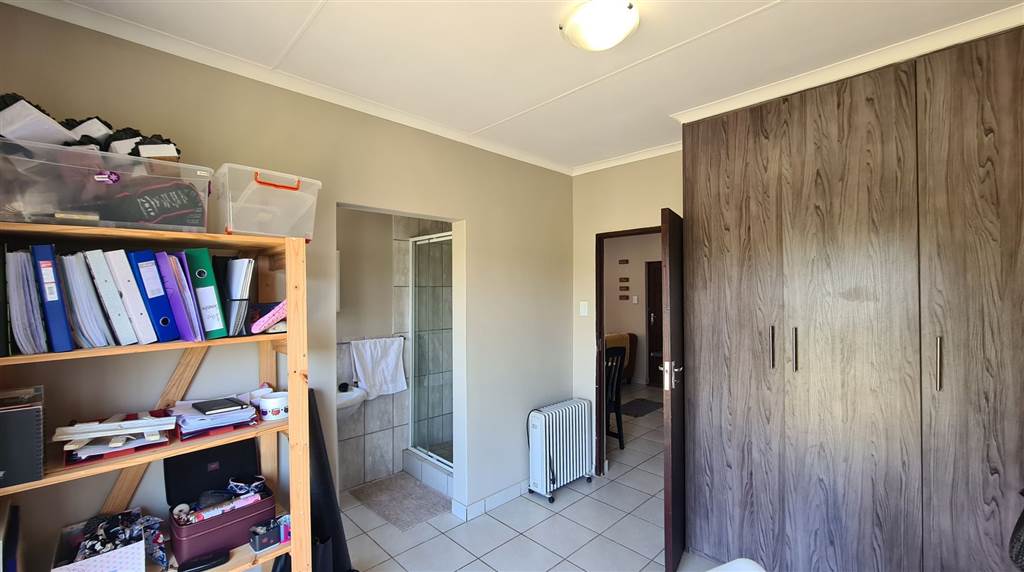 2 Bed House in Mooivallei Park photo number 17