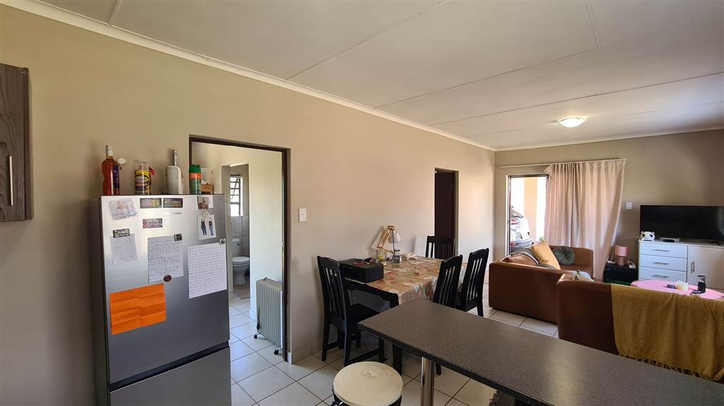 2 Bed House in Mooivallei Park photo number 5