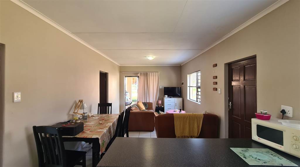 2 Bed House in Mooivallei Park photo number 7