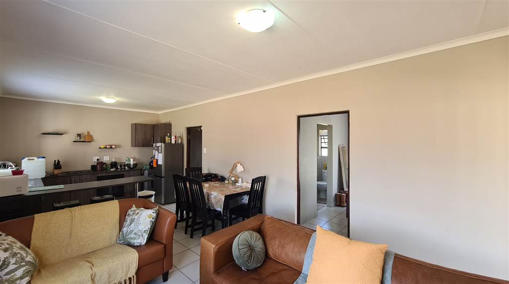 2 Bed House in Mooivallei Park photo number 3