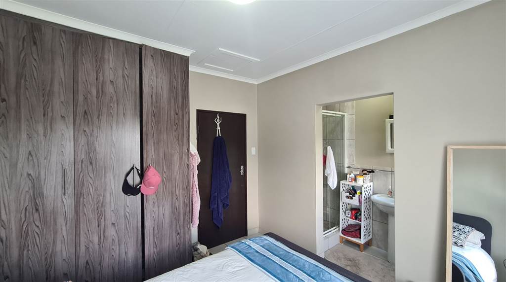 2 Bed House in Mooivallei Park photo number 12