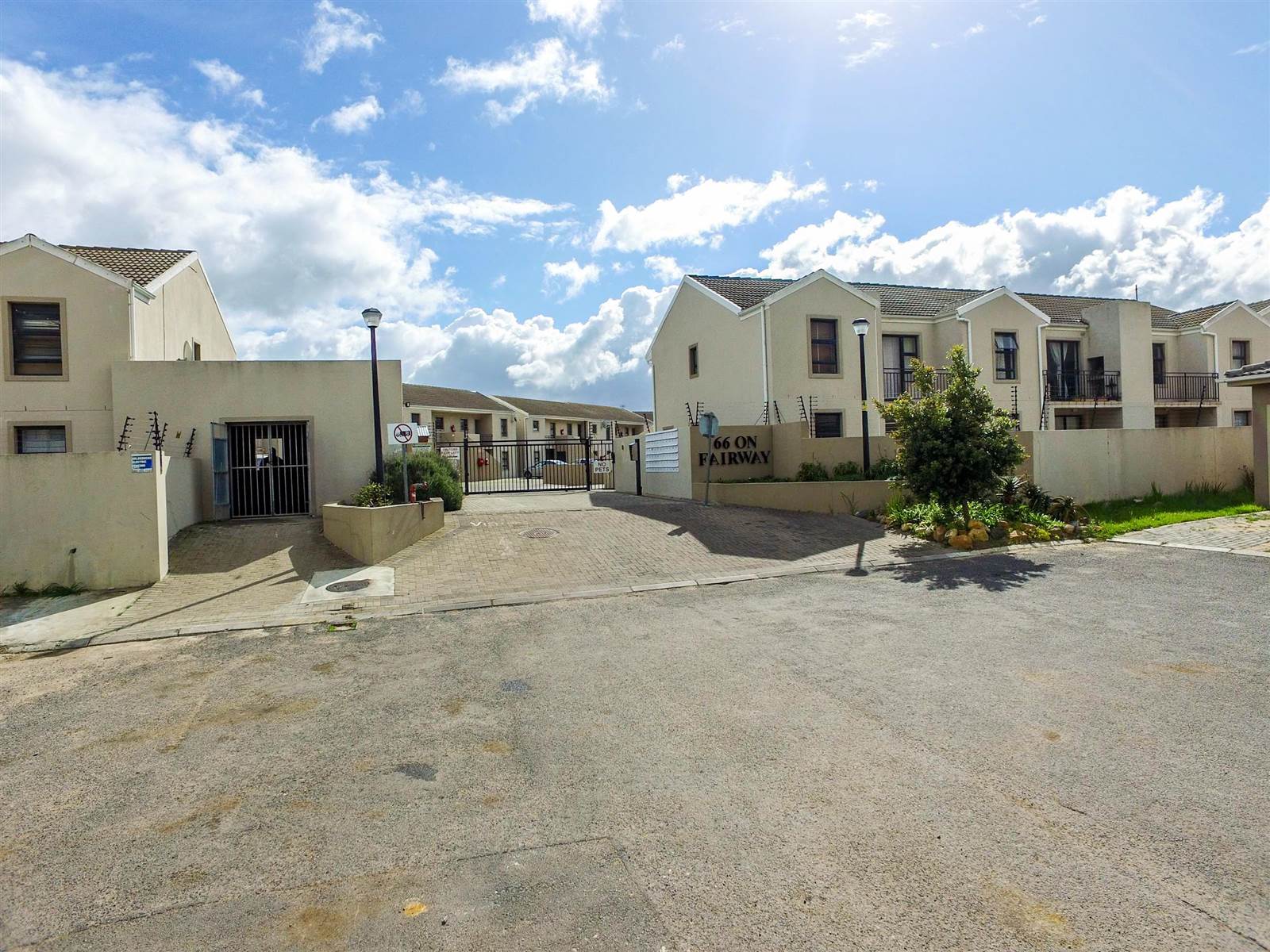 2 Bed Apartment in Fairview Golf Estate photo number 17