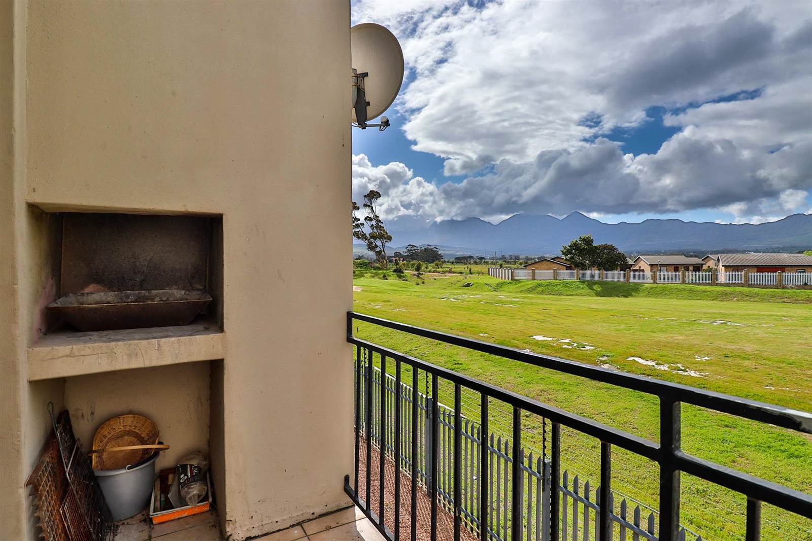 2 Bed Apartment in Fairview Golf Estate photo number 13