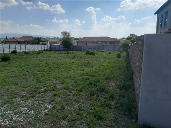 840 m² Land available in Brits