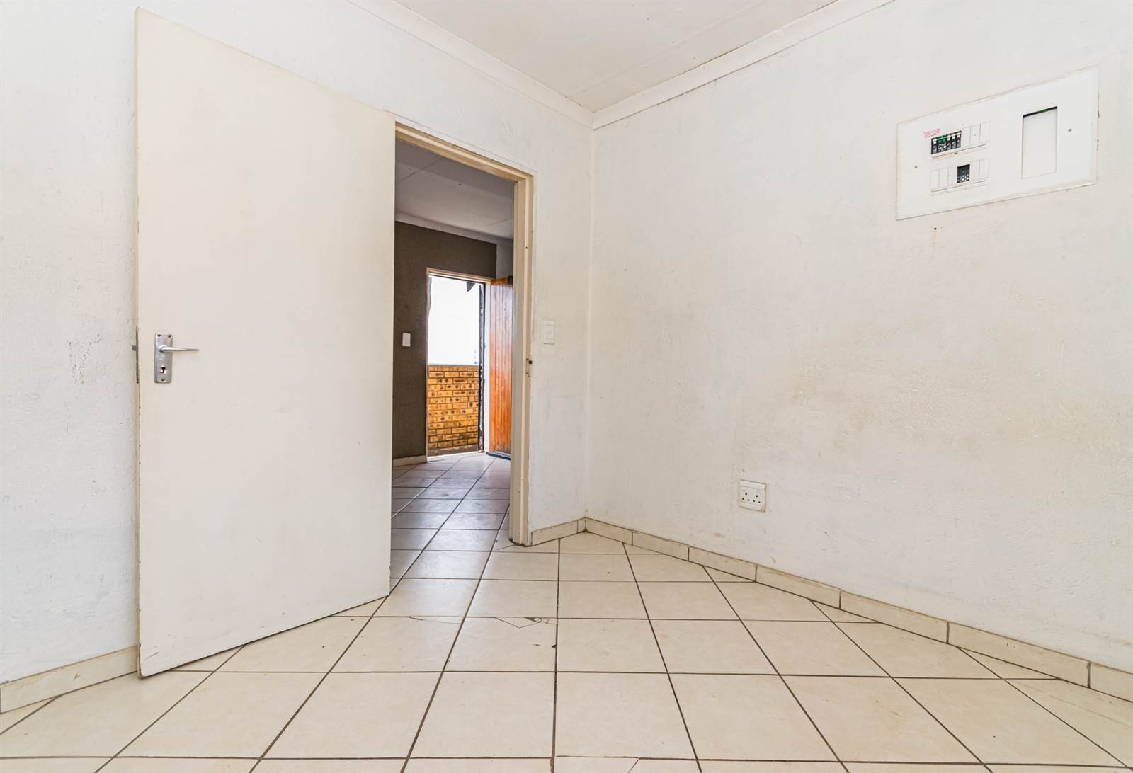 1 Bed Apartment in Randfontein Central photo number 5