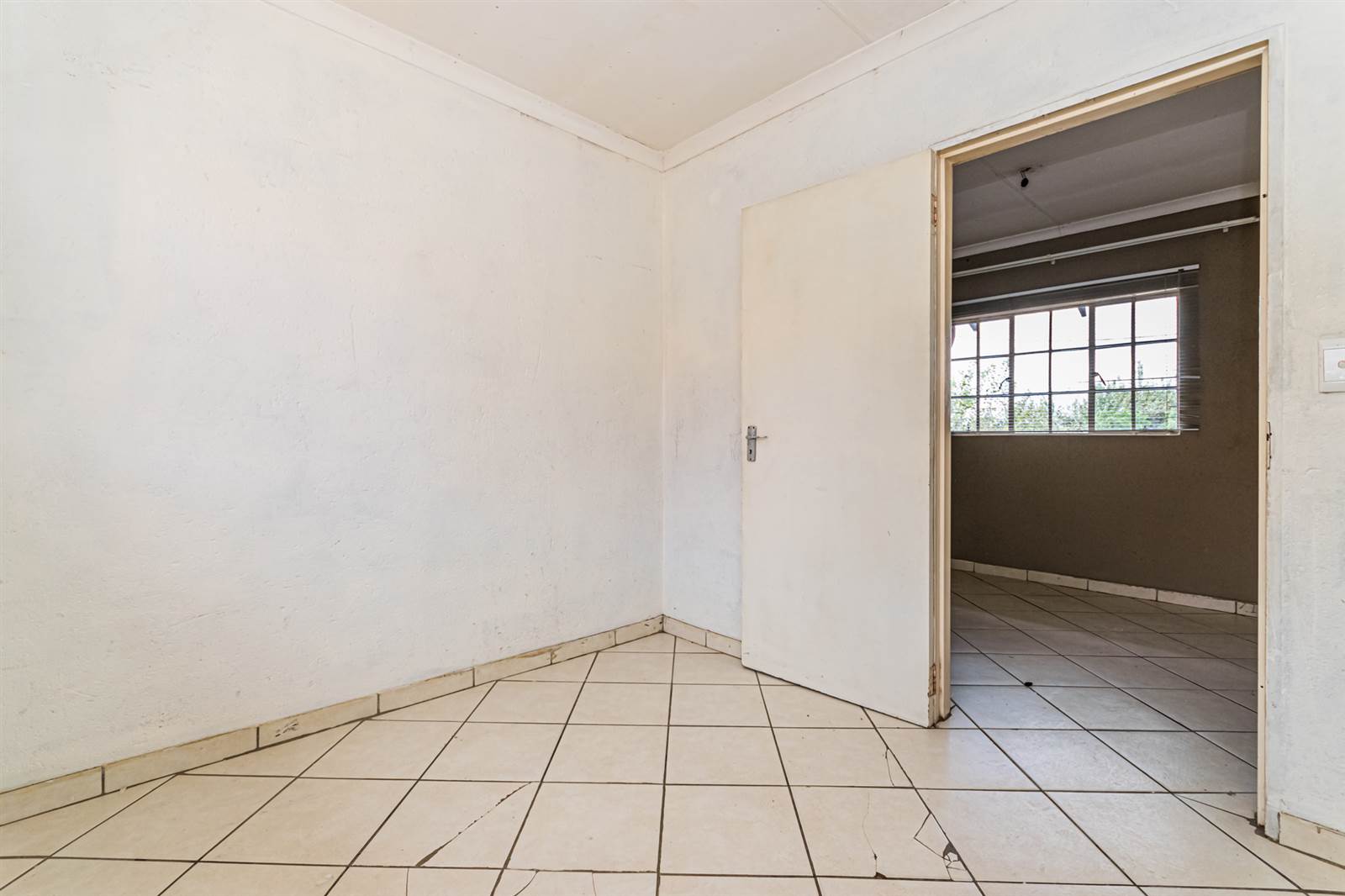 1 Bed Apartment in Randfontein Central photo number 4