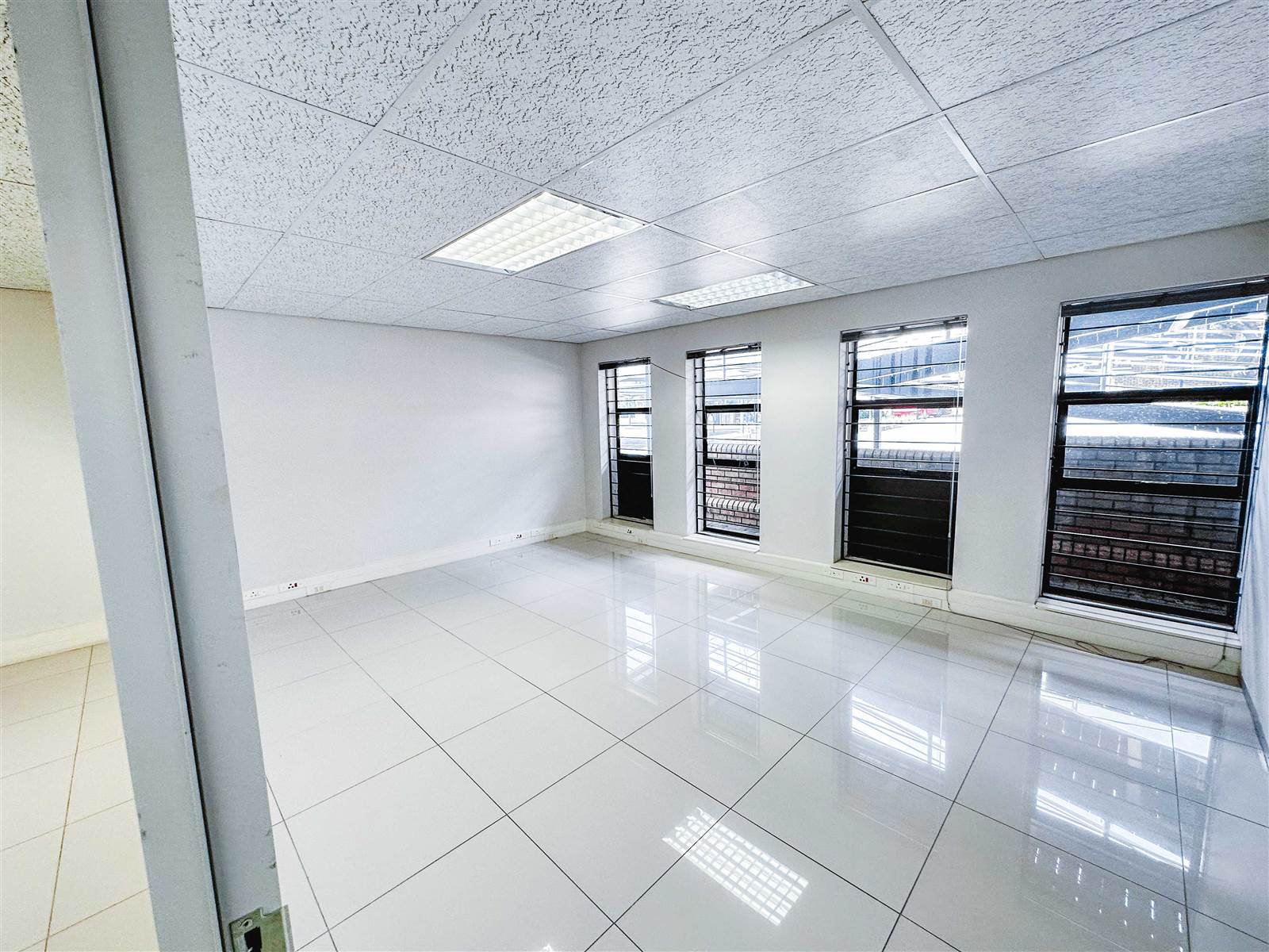 324  m² Commercial space in Hurlingham photo number 16