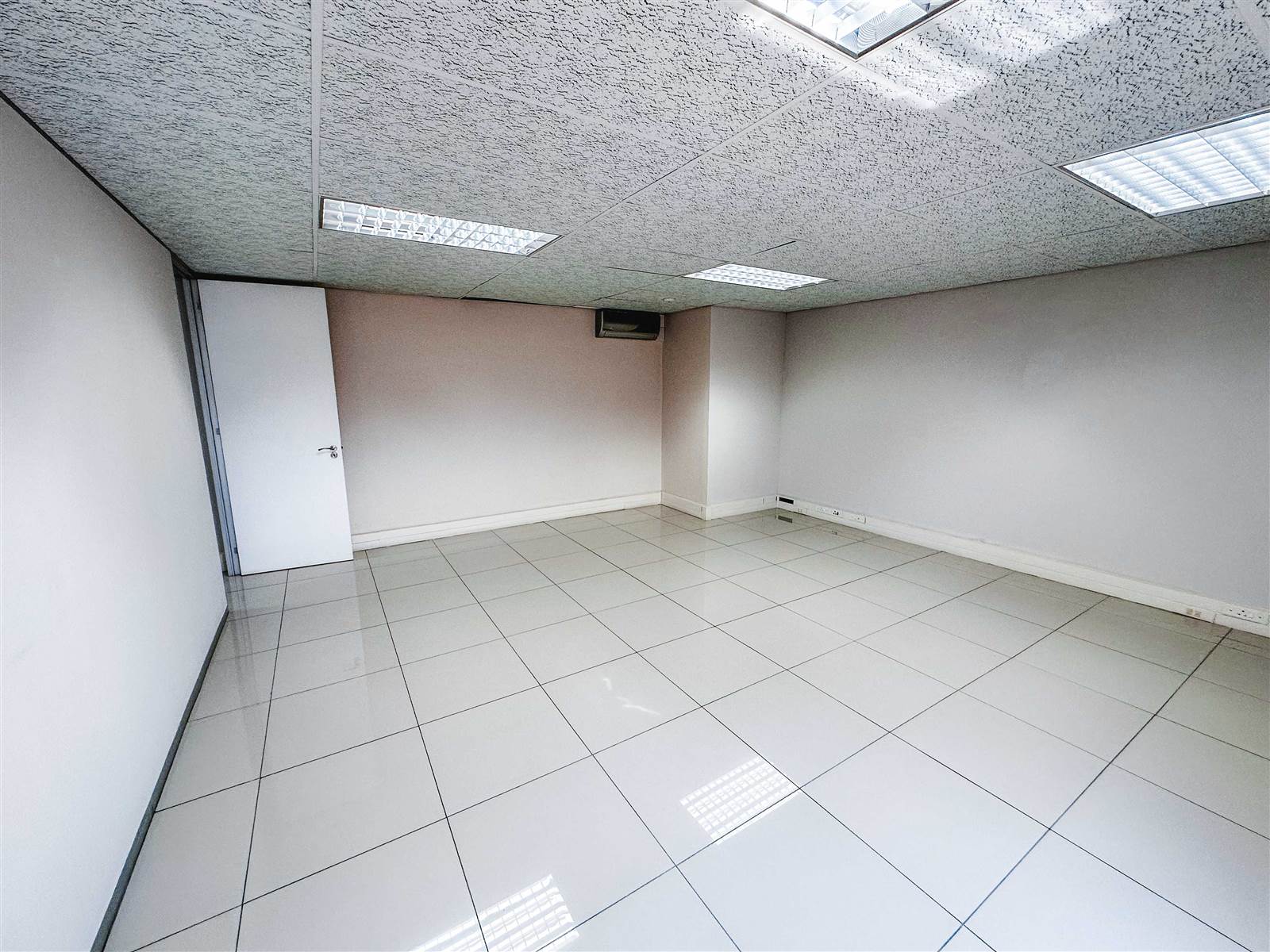 324  m² Commercial space in Hurlingham photo number 25