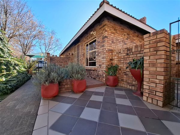4 Bedroom House 4 Bedroom House