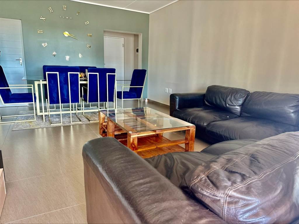 4 Bed Apartment in Kyalami photo number 3