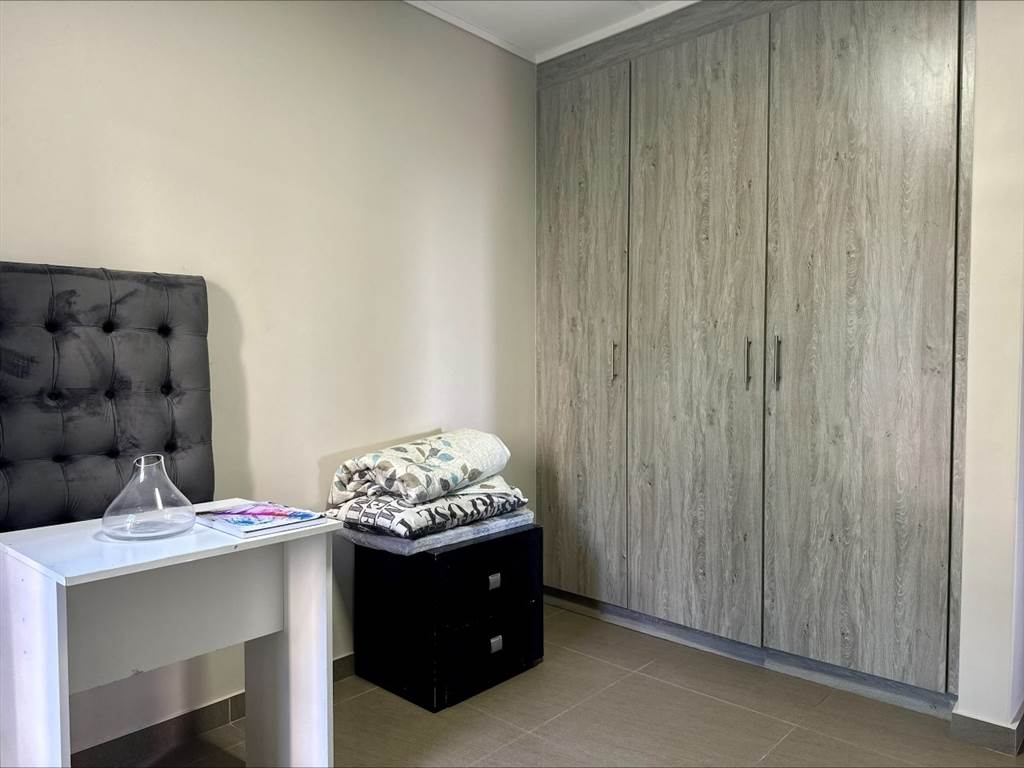 4 Bed Apartment in Kyalami photo number 17