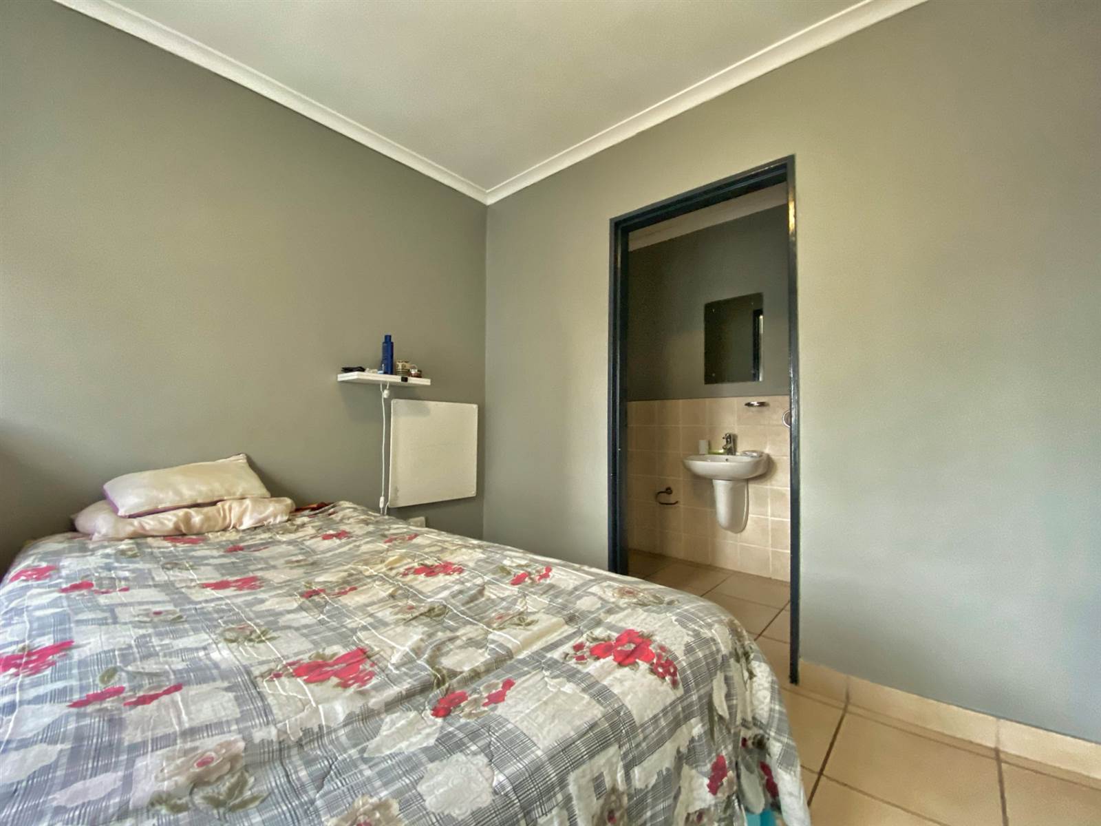 2 Bed Apartment in Winterhoek Park photo number 11
