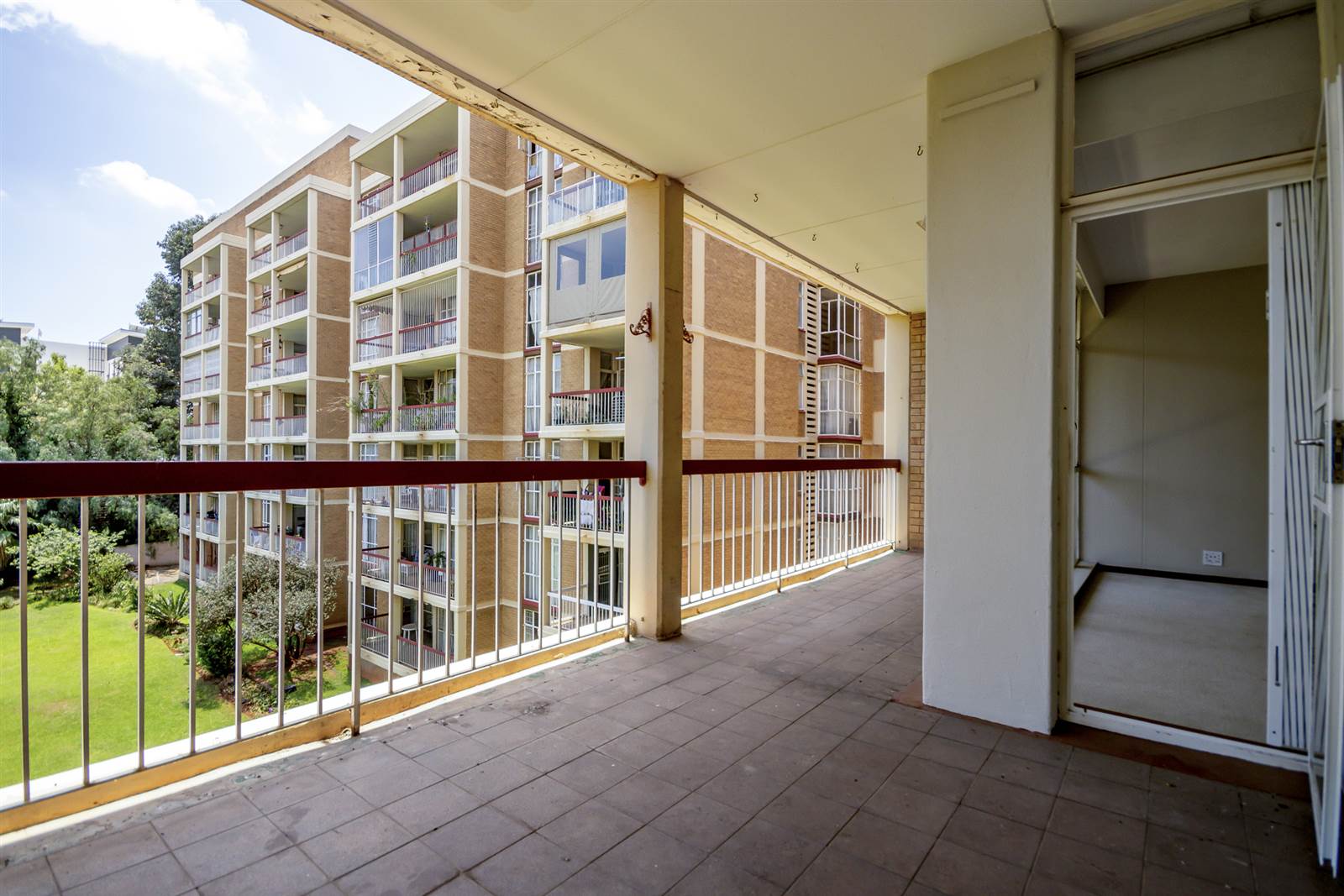 3 Bed Apartment in Parktown photo number 22