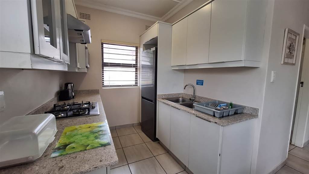2 Bed Townhouse in Melville photo number 10