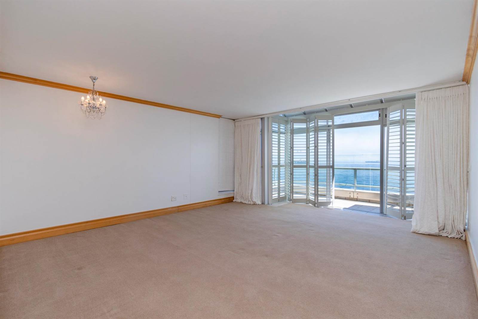 4 Bed Penthouse in Sea Point photo number 21