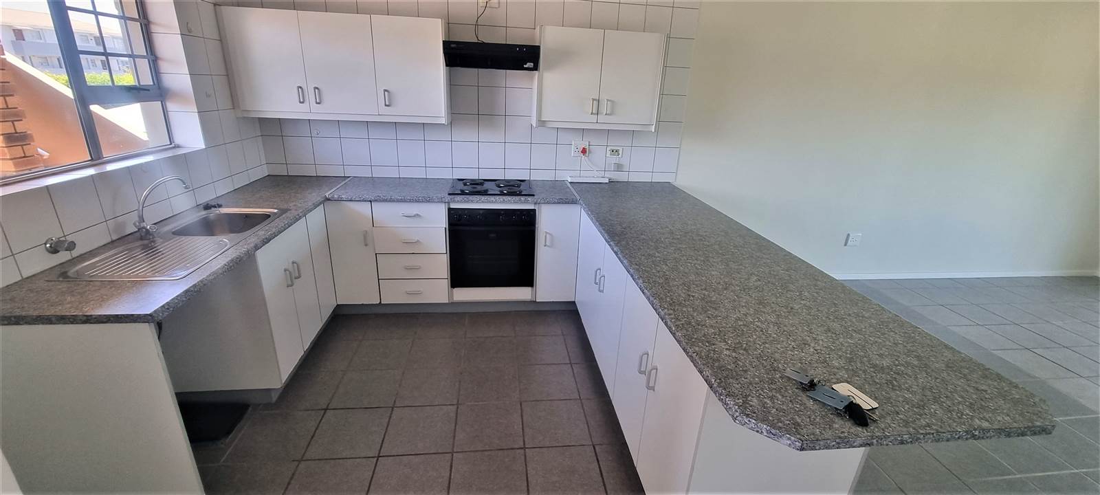 2 Bed Apartment in Hartenbos photo number 4