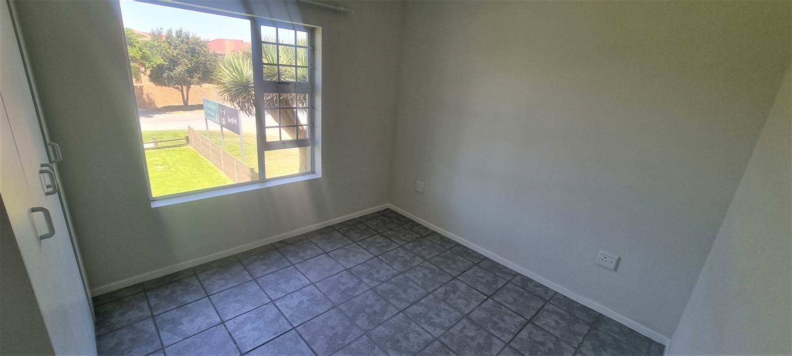2 Bed Apartment in Hartenbos photo number 15