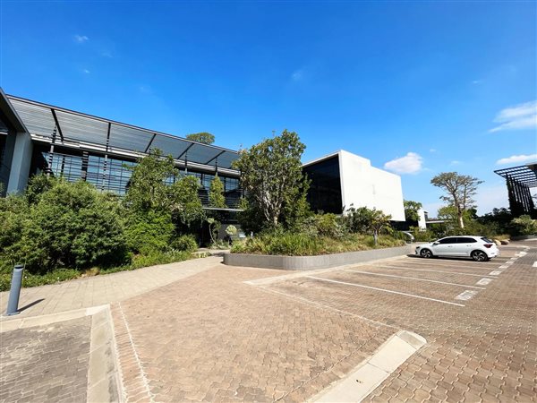 800  m² Commercial space in Bryanston