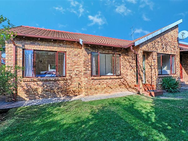 2 Bedroom Townhouse 2 Bedroom Townhouse