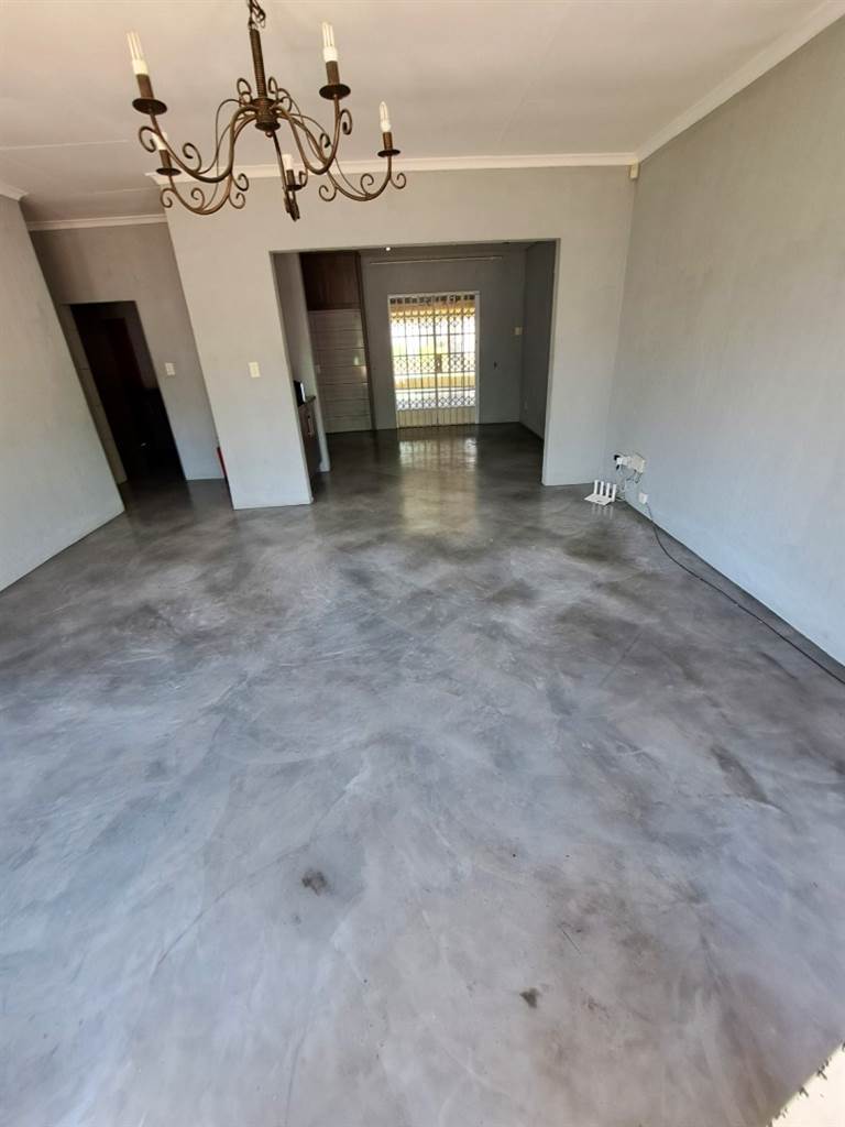 4 Bed House in Jukskei Park photo number 4