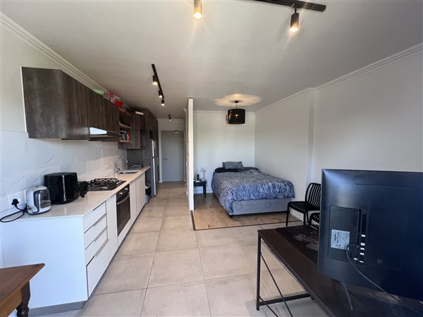 Studio Apartment in Tableview
