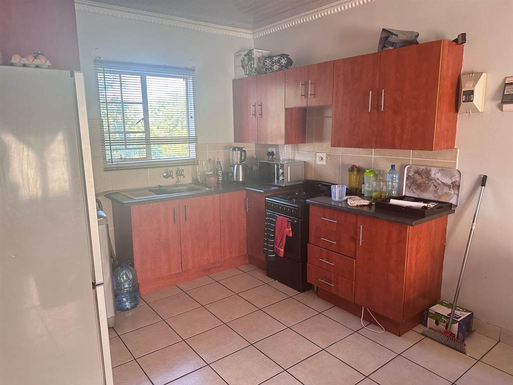 2 Bed House in Rustenburg Central photo number 9