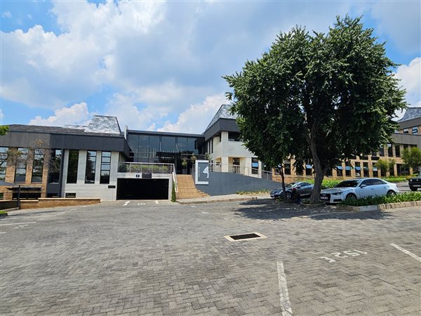127  m² Commercial space