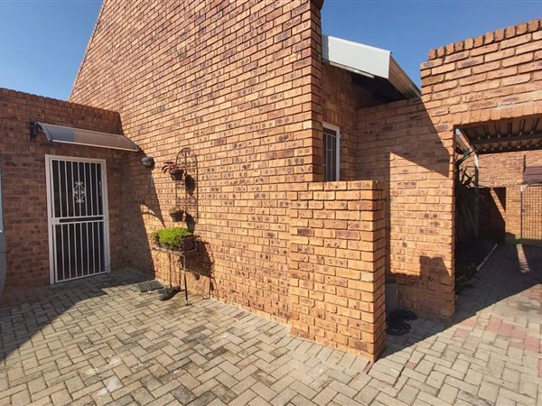 3 Bedroom Townhouse 3 Bedroom Townhouse