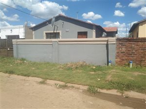 3 Bed House in Etwatwa