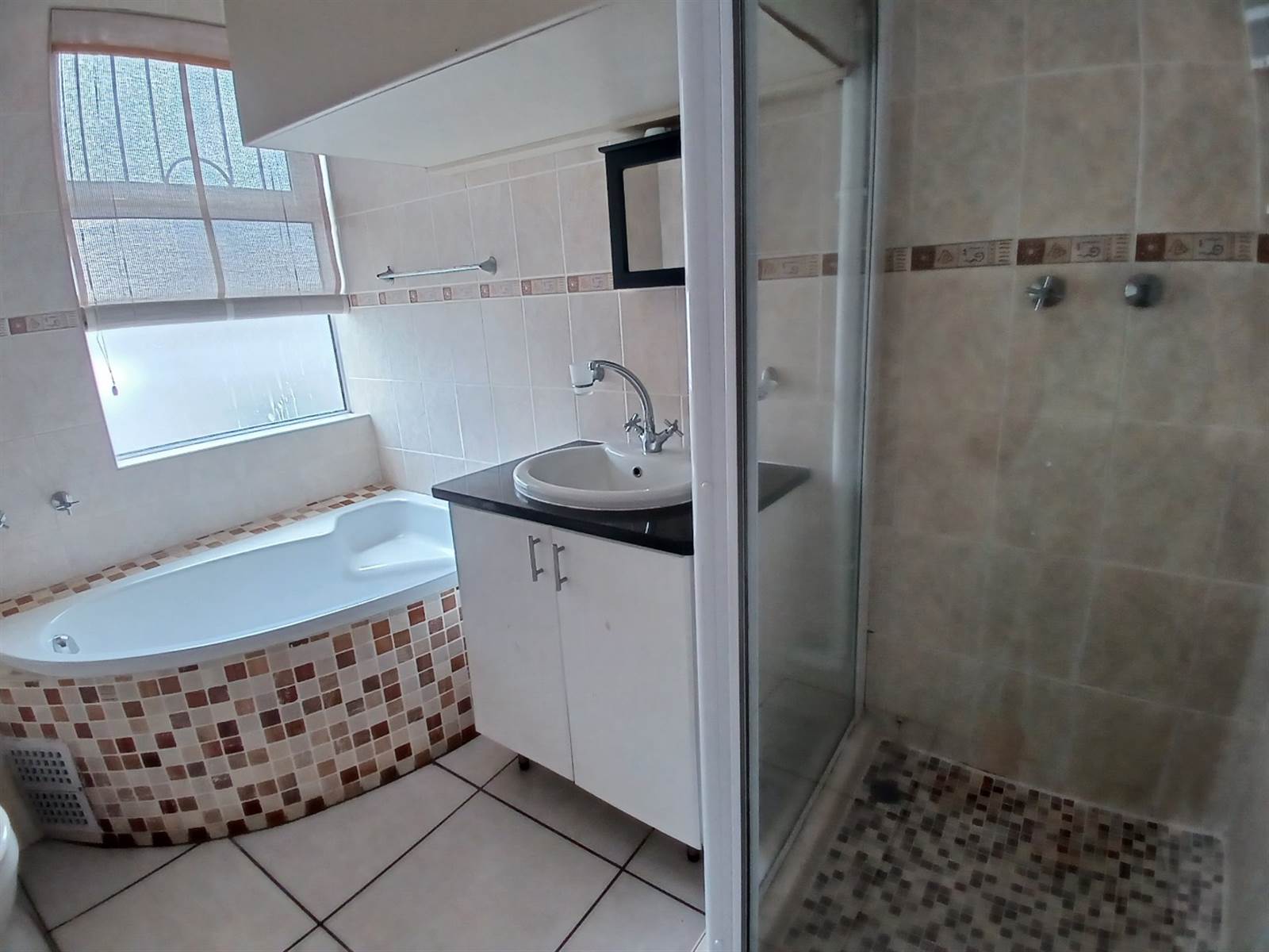 2 Bed Apartment in Uvongo photo number 10
