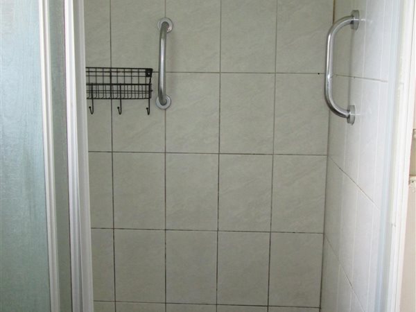 1 Bedroom Flat 1 Bedroom Flat