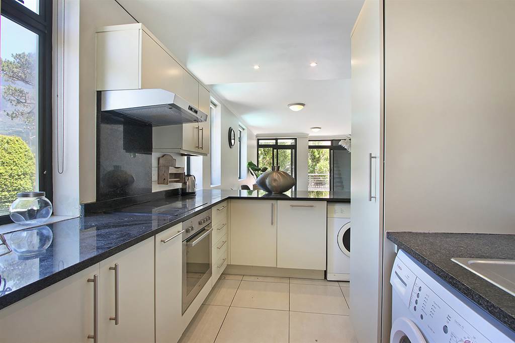 2 Bed Apartment in Newlands photo number 8