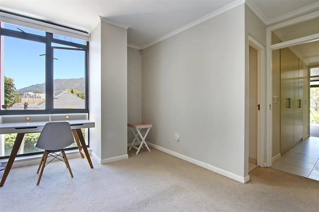 2 Bed Apartment in Newlands photo number 14