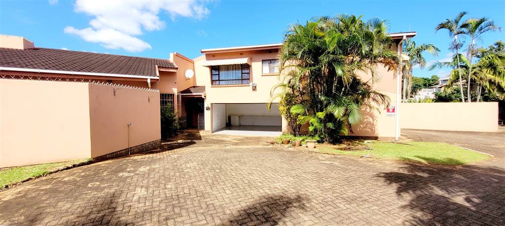 3 Bed Townhouse in Uvongo photo number 30