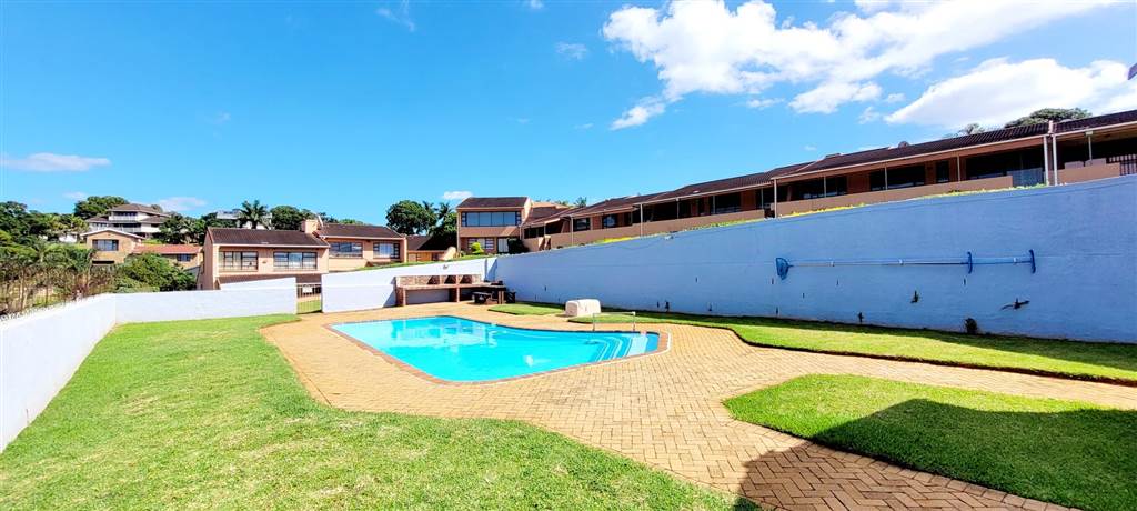 3 Bed Townhouse in Uvongo photo number 28