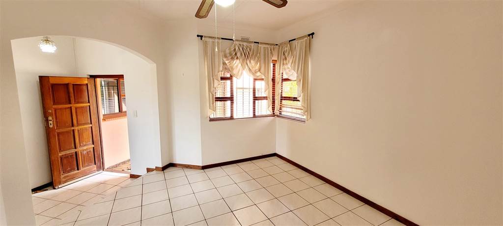 3 Bed Townhouse in Uvongo photo number 13