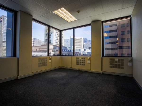 274  m² Office Space