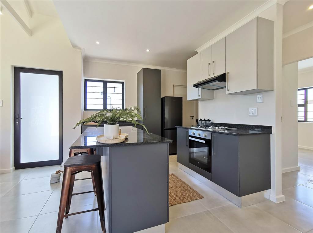 2 Bed Townhouse in Glenroy Park photo number 10