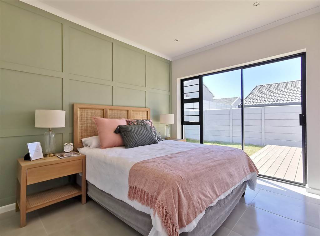 2 Bed Townhouse in Glenroy Park photo number 15
